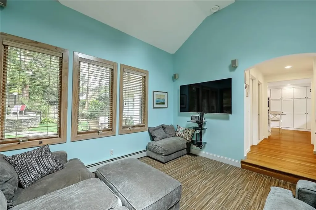 22 Glen Drive Providence RI 02906