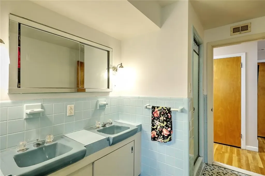 22 Glen Drive Providence RI 02906