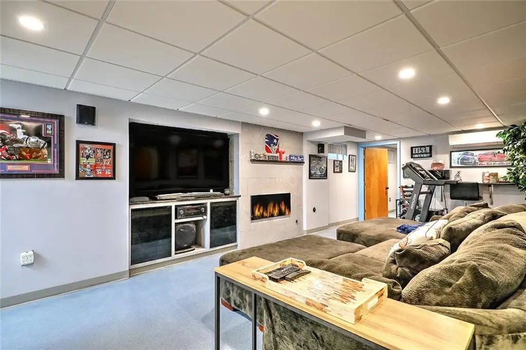 22 Glen Drive Providence RI 02906