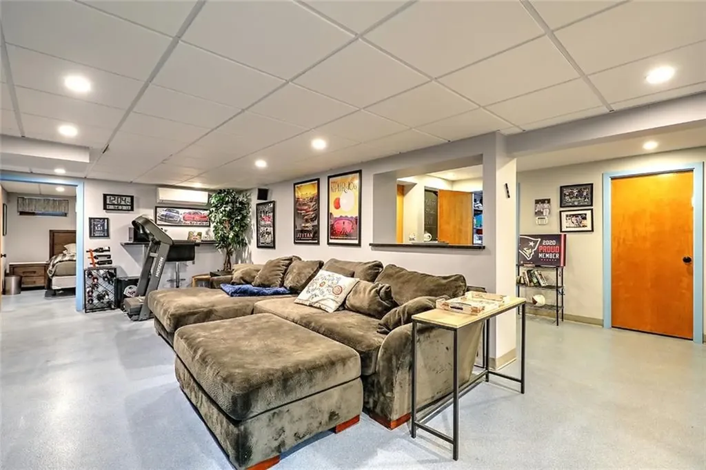 22 Glen Drive Providence RI 02906