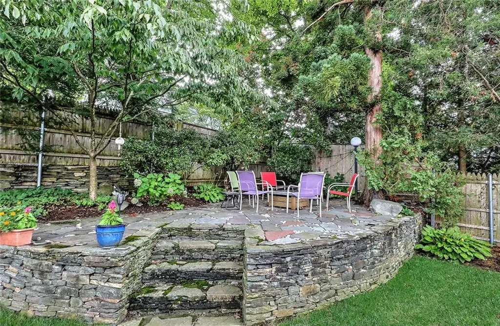 22 Glen Drive Providence RI 02906