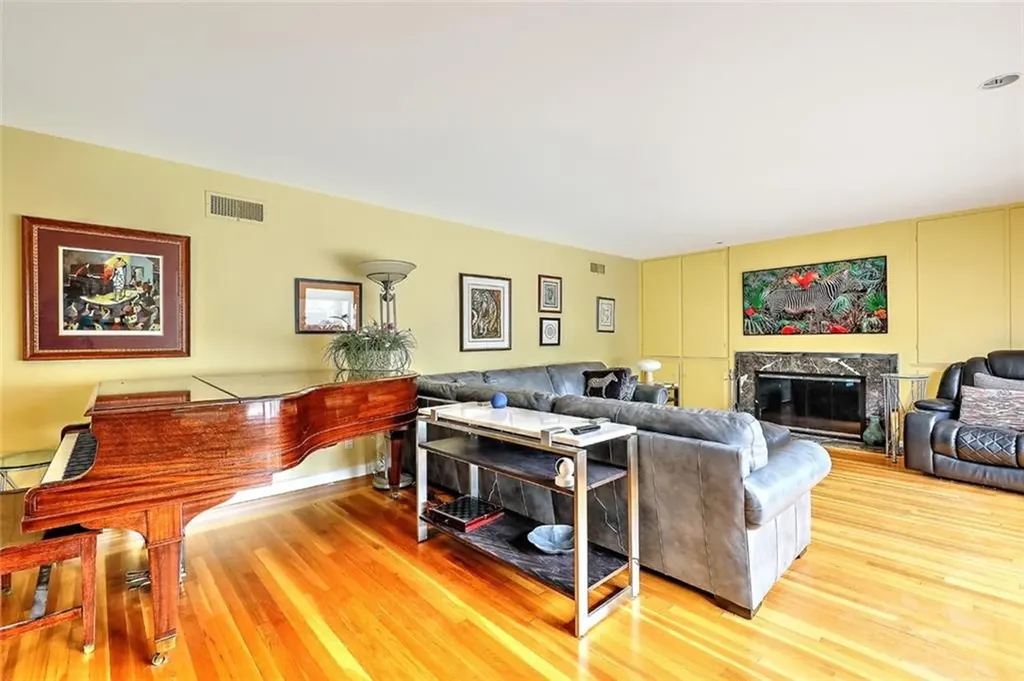 22 Glen Drive Providence RI 02906