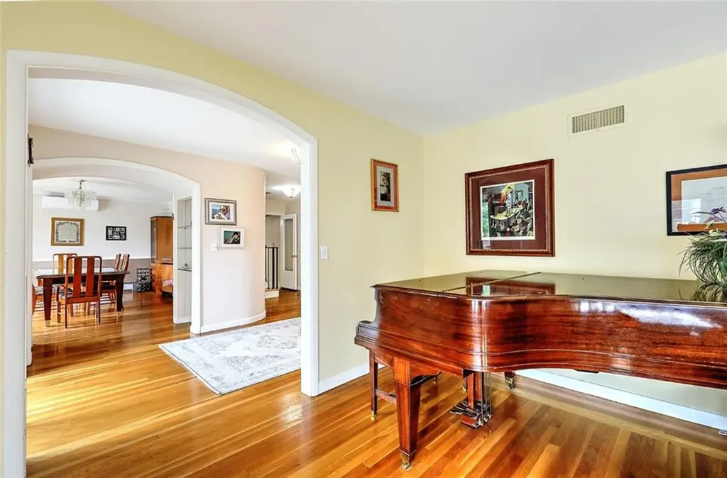 22 Glen Drive Providence RI 02906