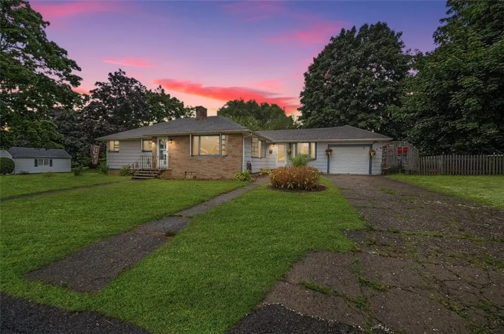 8 Kearns Avenue Tiverton RI 02878