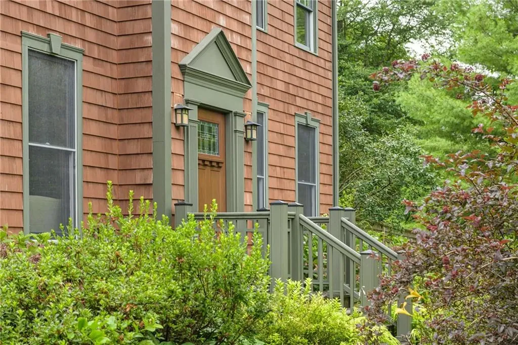 6 Carriage Trail Barrington RI 02806