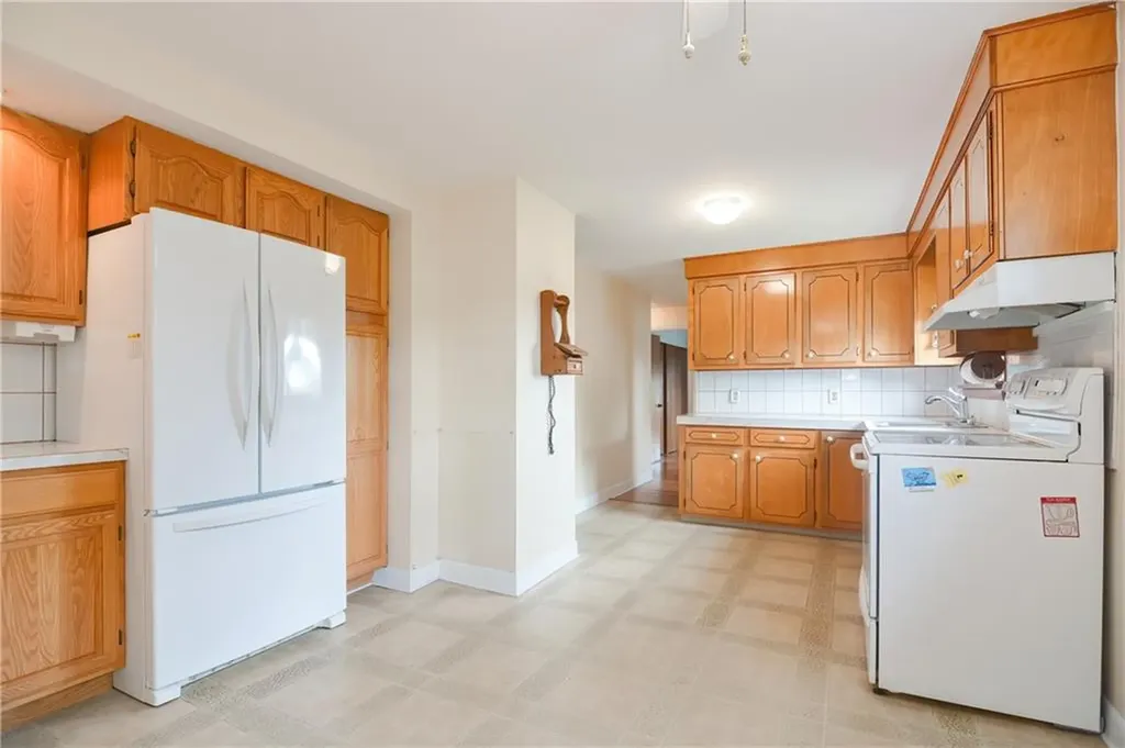 130 Brackett Avenue Tiverton RI 02878