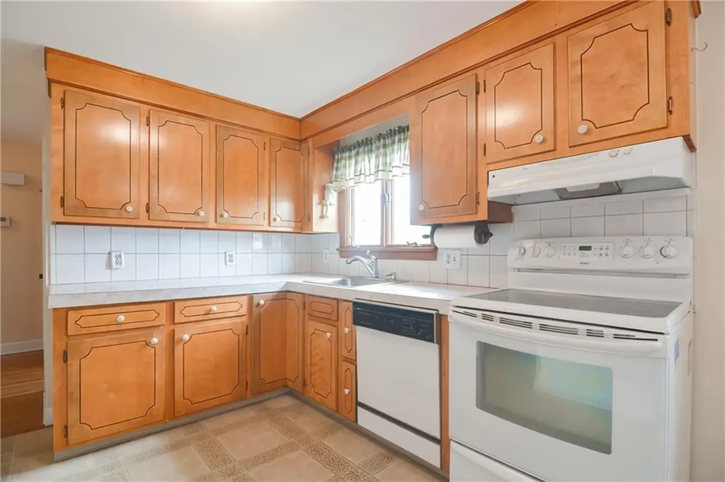 130 Brackett Avenue Tiverton RI 02878