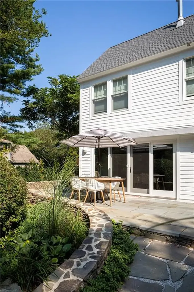 2 Scull Street Jamestown RI 02835