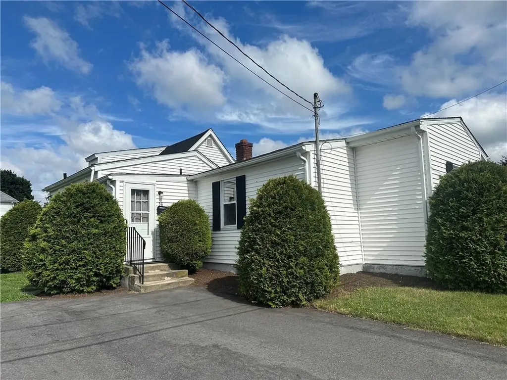 38 Woodland Avenue Cranston RI 02920