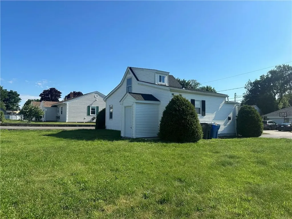 38 Woodland Avenue Cranston RI 02920