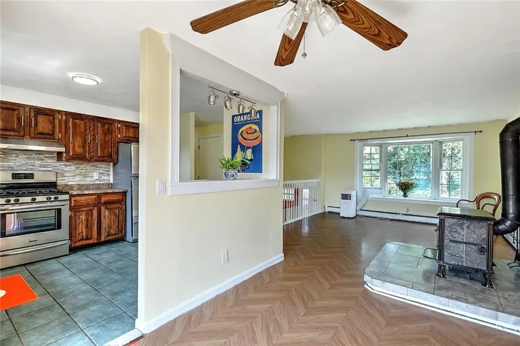 104 Levesque Street Warwick RI 02886