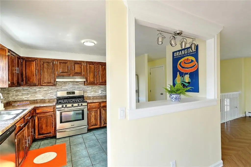 104 Levesque Street Warwick RI 02886