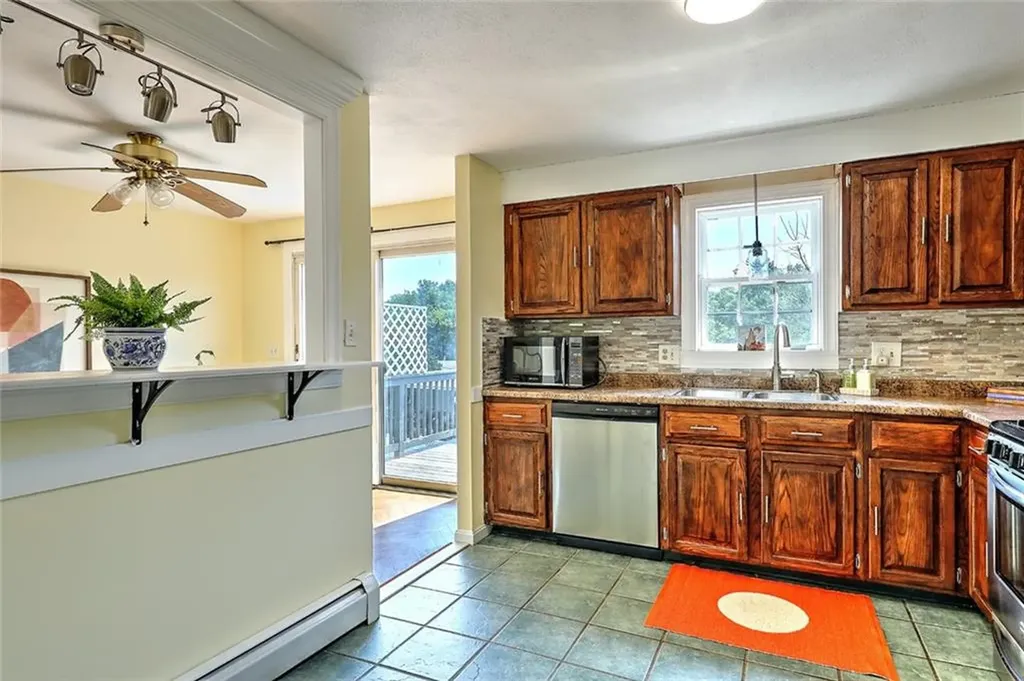 104 Levesque Street Warwick RI 02886