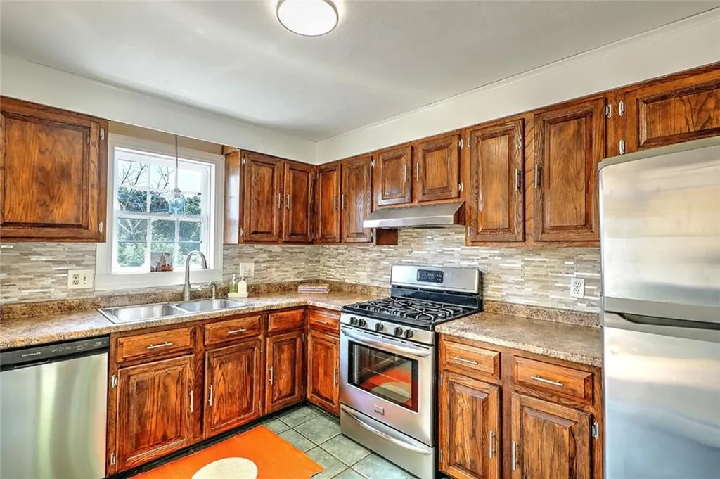 104 Levesque Street Warwick RI 02886