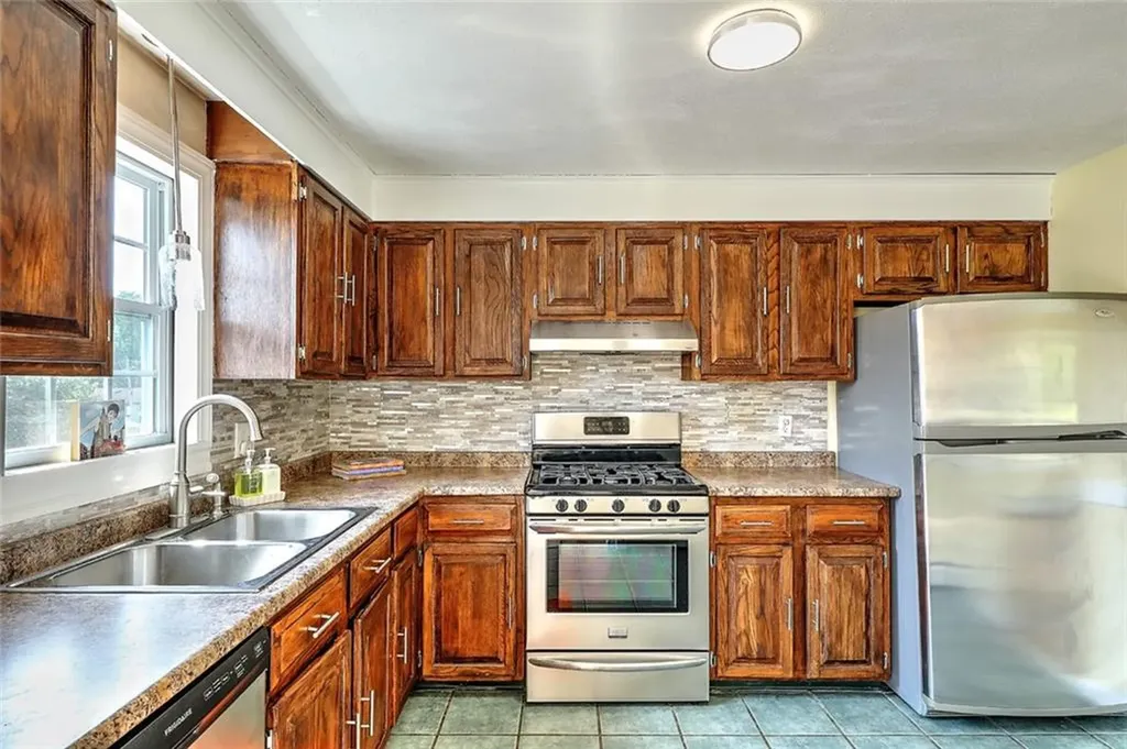 104 Levesque Street Warwick RI 02886