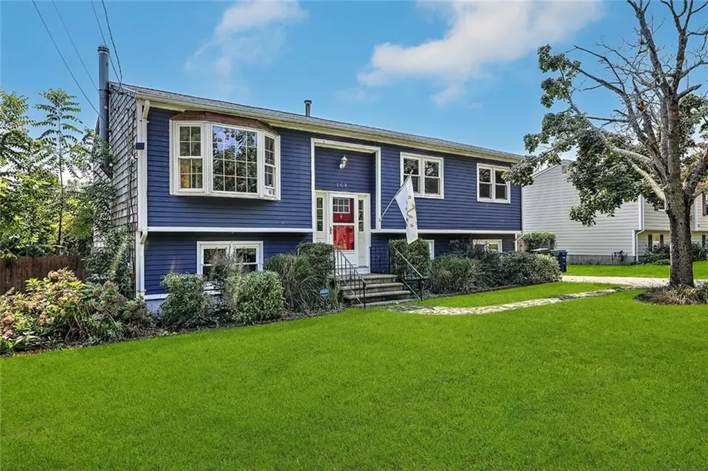104 Levesque Street Warwick RI 02886