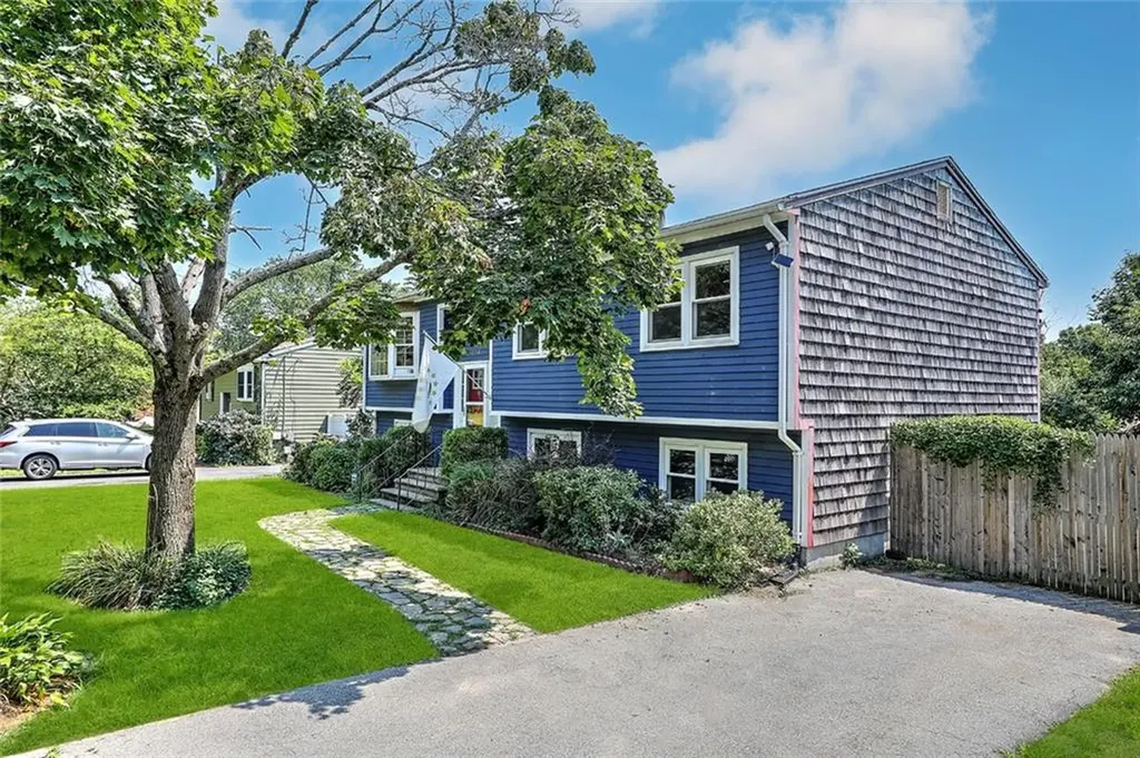 104 Levesque Street Warwick RI 02886