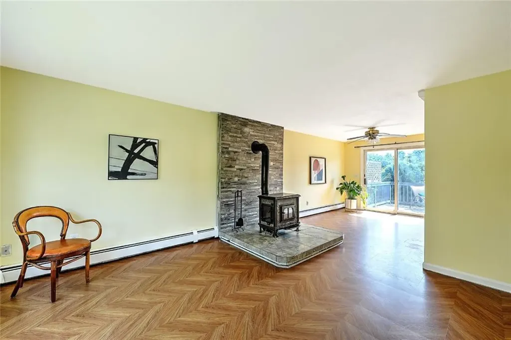 104 Levesque Street Warwick RI 02886