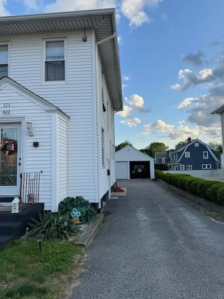 922 Park Avenue Cranston RI 02910