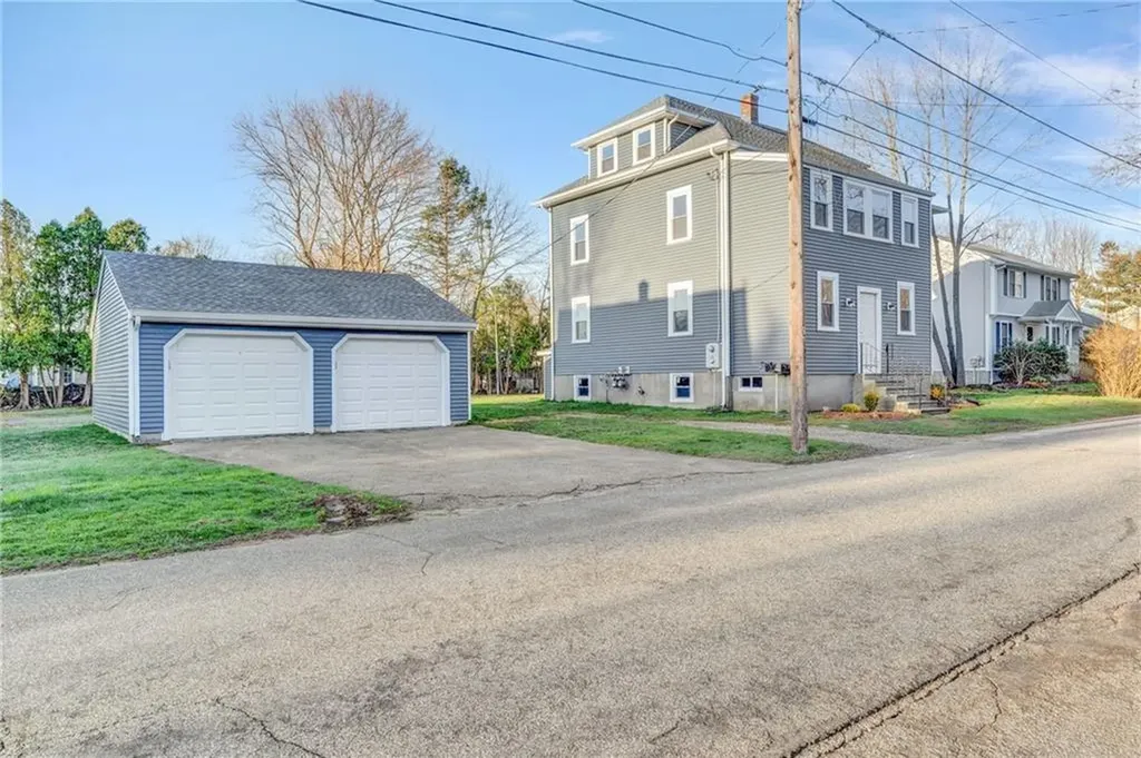 19 Stanley Avenue Barrington RI 02806