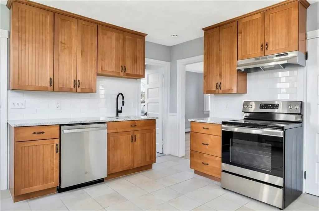 19 Stanley Avenue Barrington RI 02806