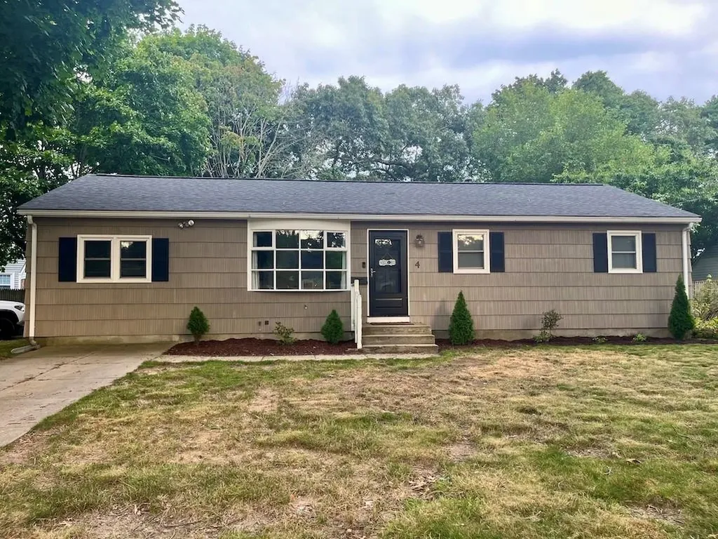 4 Brewster Drive Warwick RI 02889
