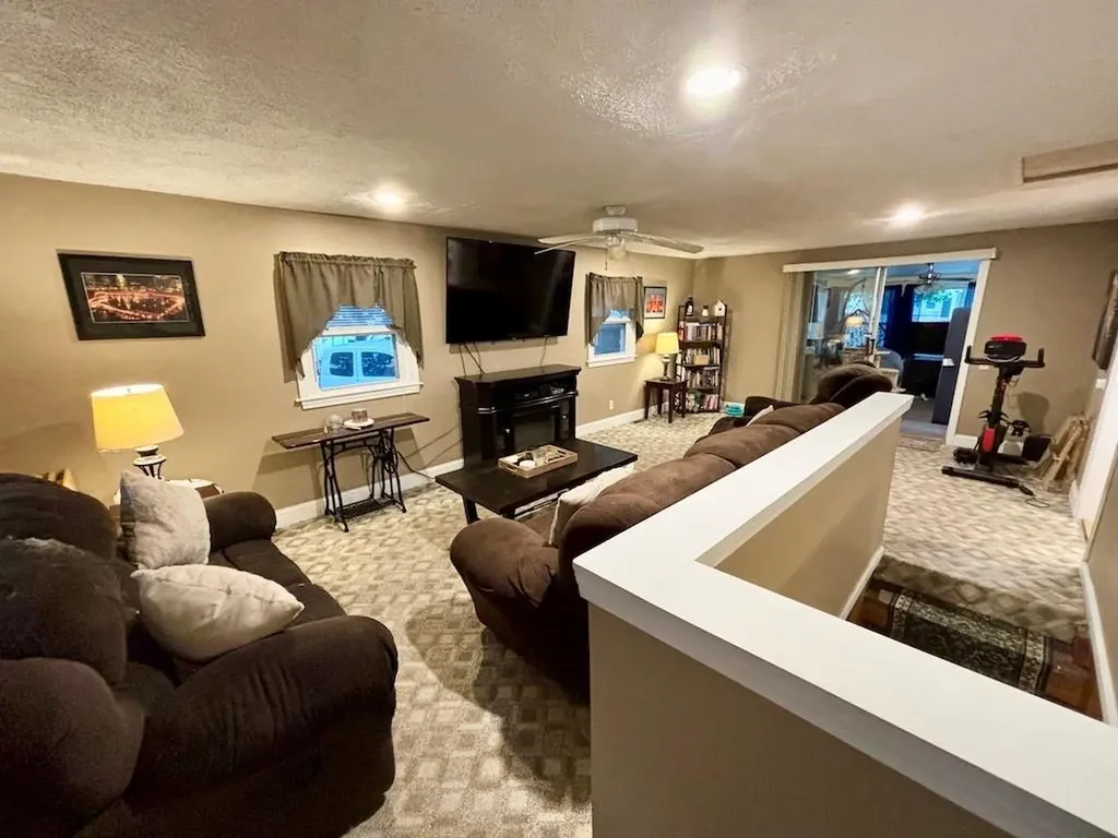 4 Brewster Drive Warwick RI 02889