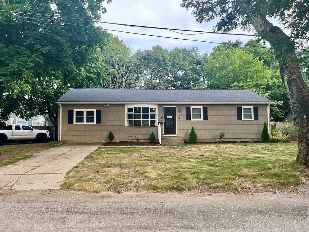 4 Brewster Drive Warwick RI 02889