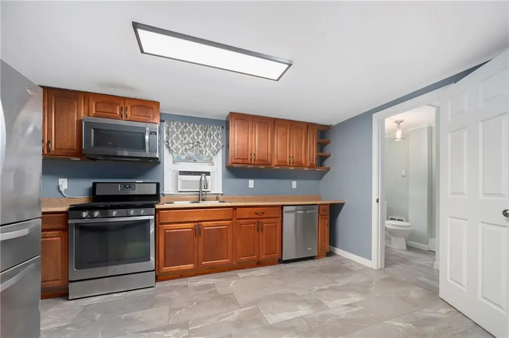 930 Knotty Oak Road Coventry RI 02816