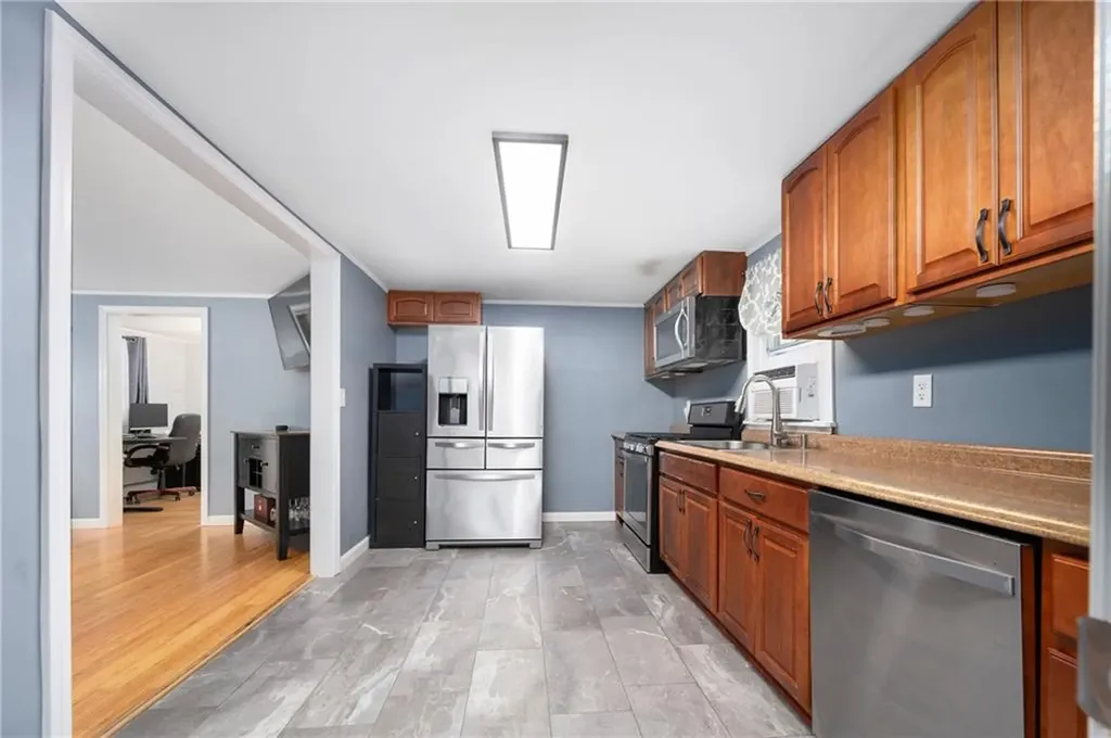 930 Knotty Oak Road Coventry RI 02816