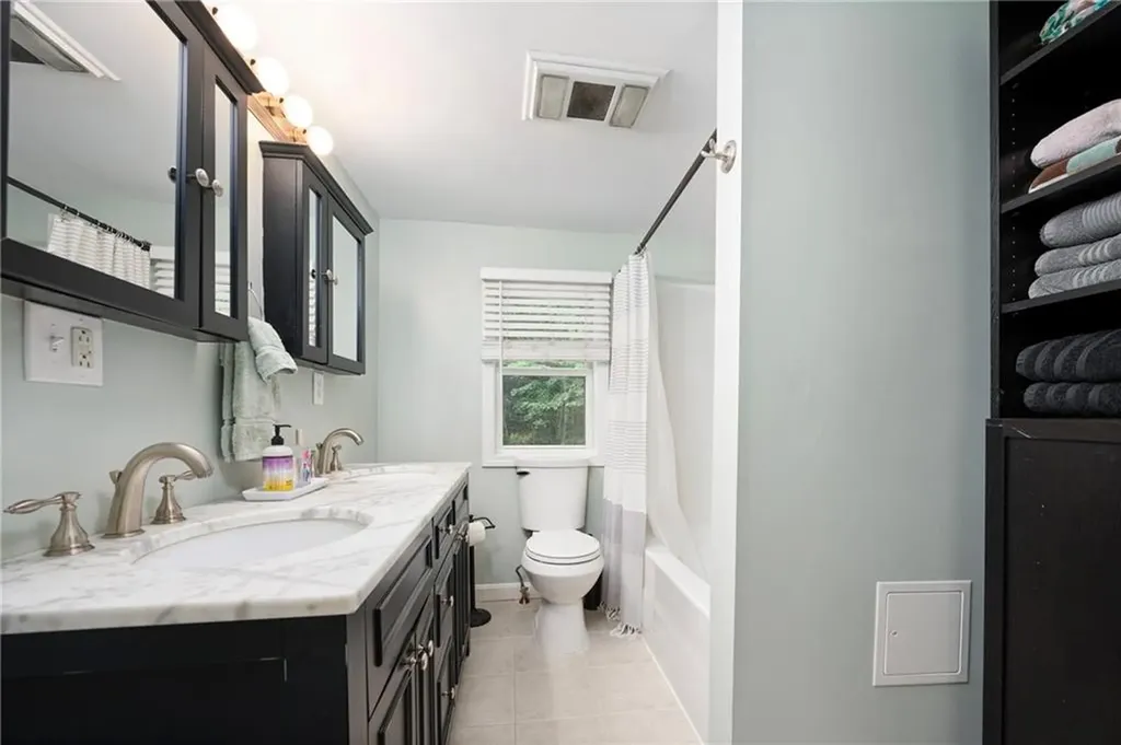930 Knotty Oak Road Coventry RI 02816