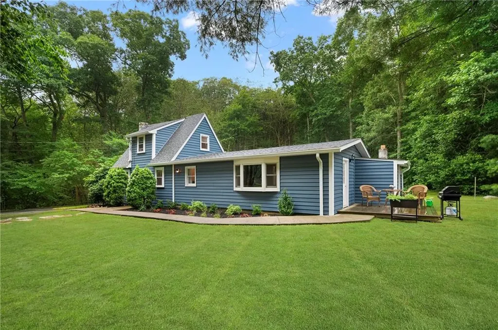 930 Knotty Oak Road Coventry RI 02816