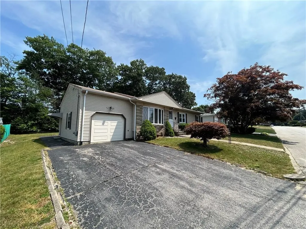 30 Wenscott Lane North Providence RI 02904