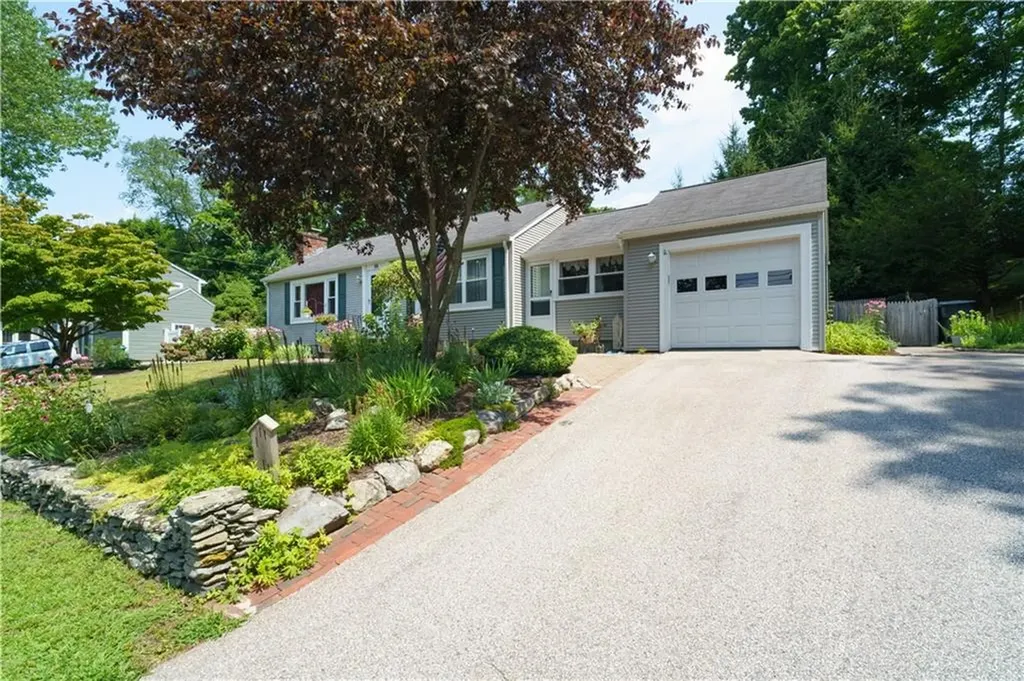 86 Carlton Avenue Warwick RI 02889