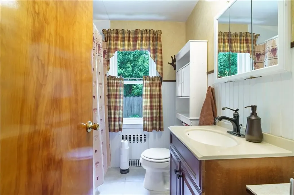 86 Carlton Avenue Warwick RI 02889