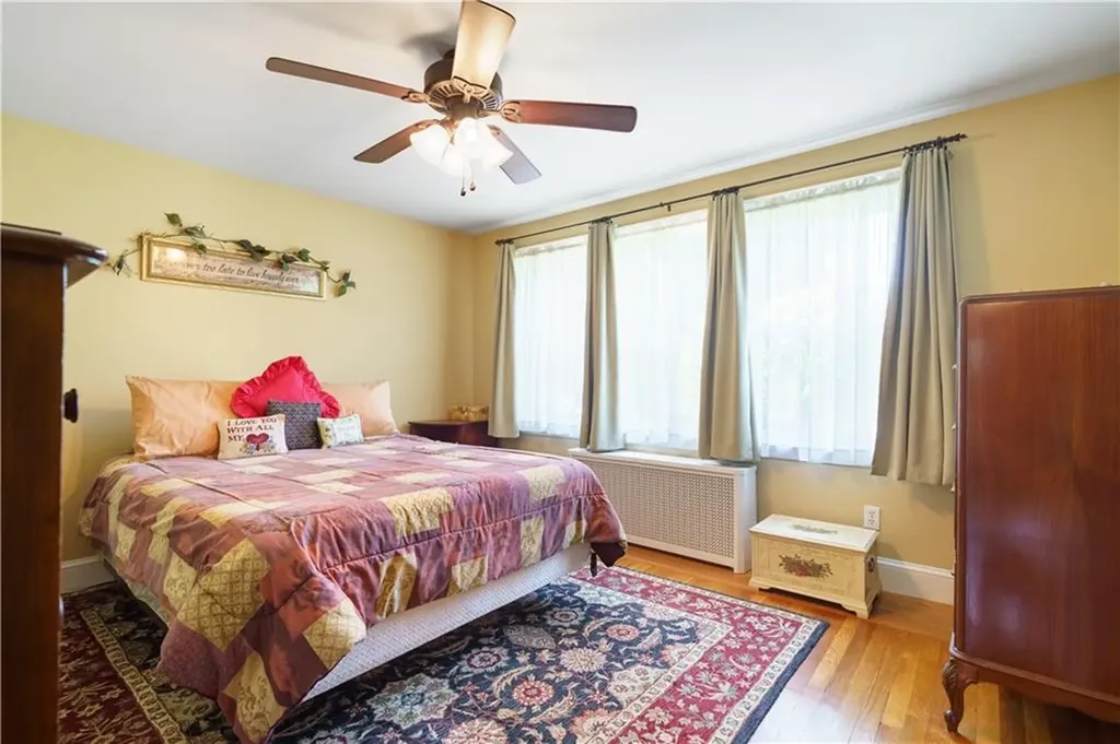 86 Carlton Avenue Warwick RI 02889