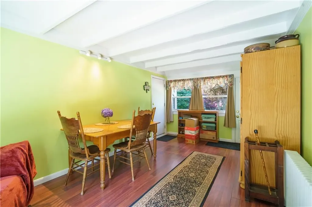 86 Carlton Avenue Warwick RI 02889