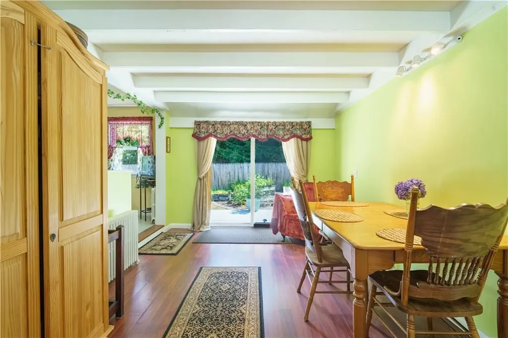 86 Carlton Avenue Warwick RI 02889