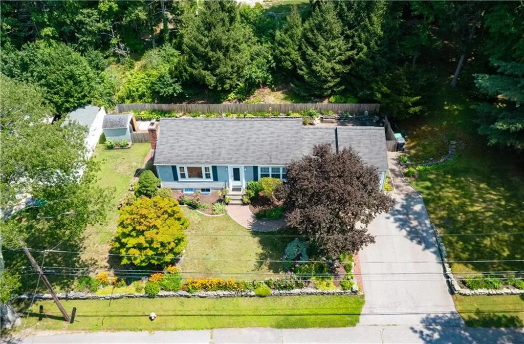 86 Carlton Avenue Warwick RI 02889