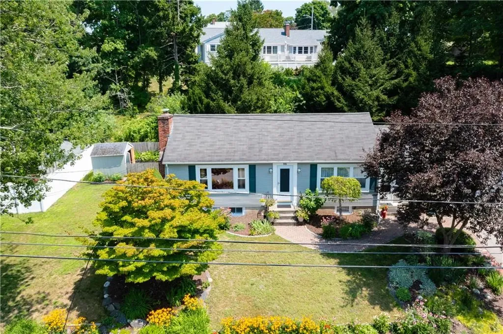 86 Carlton Avenue Warwick RI 02889