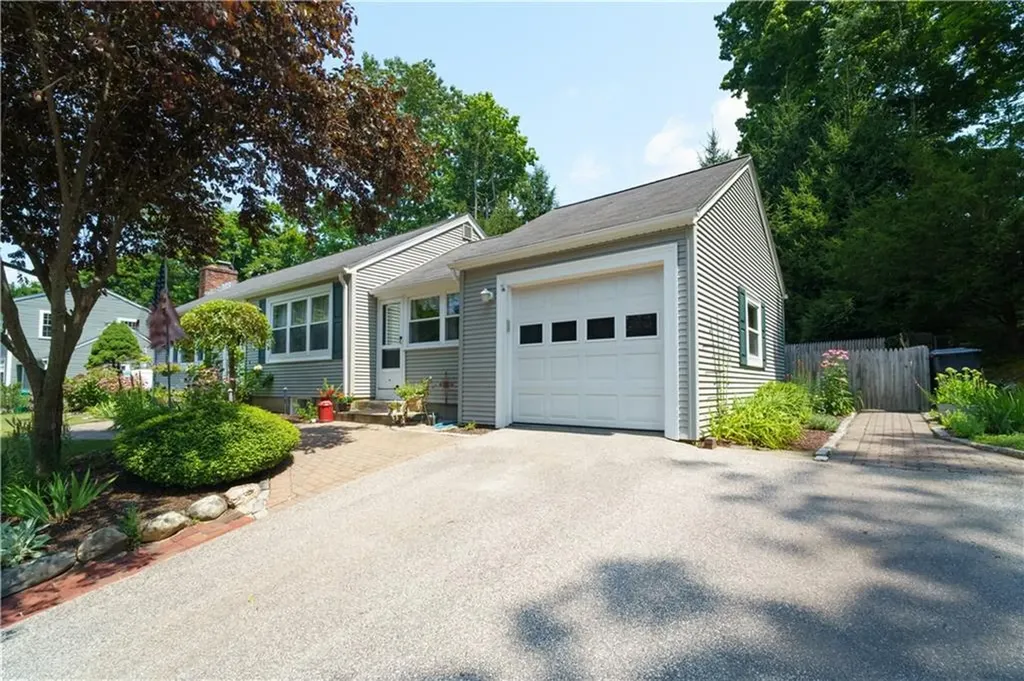 86 Carlton Avenue Warwick RI 02889