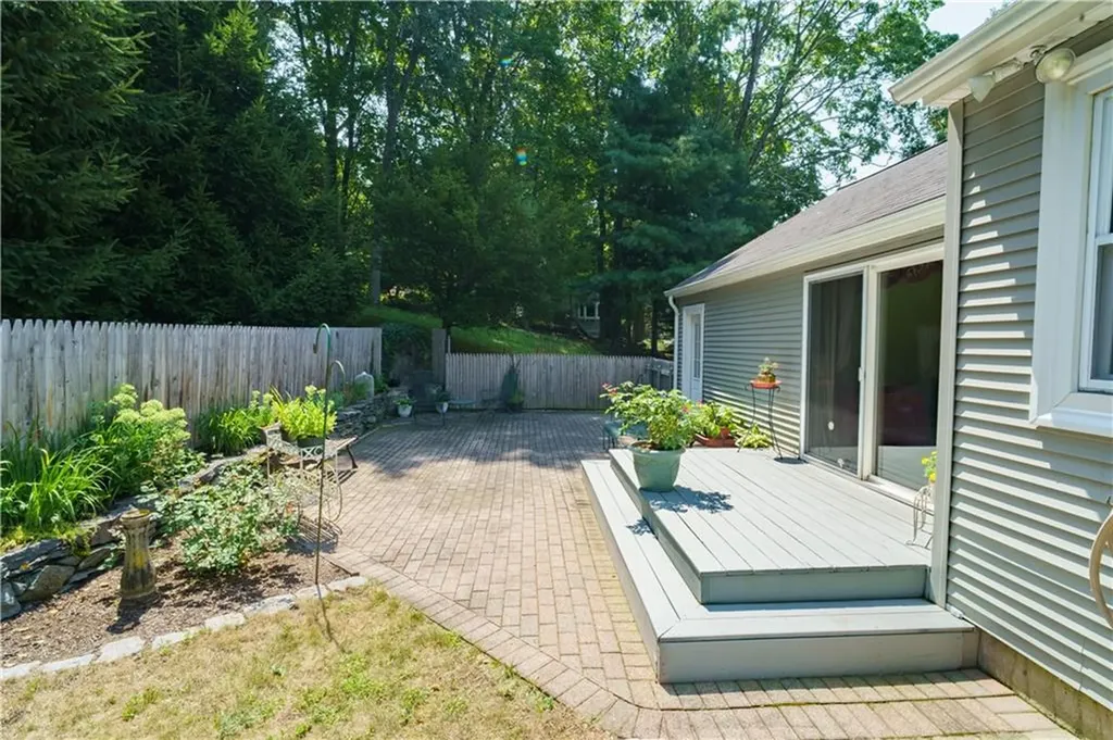 86 Carlton Avenue Warwick RI 02889
