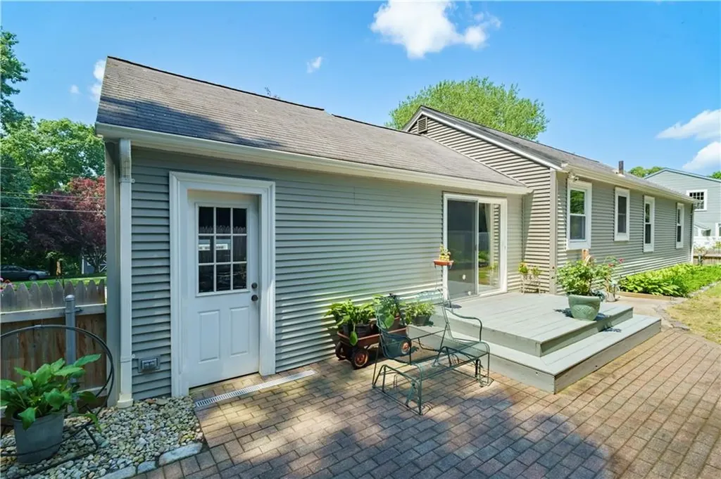 86 Carlton Avenue Warwick RI 02889
