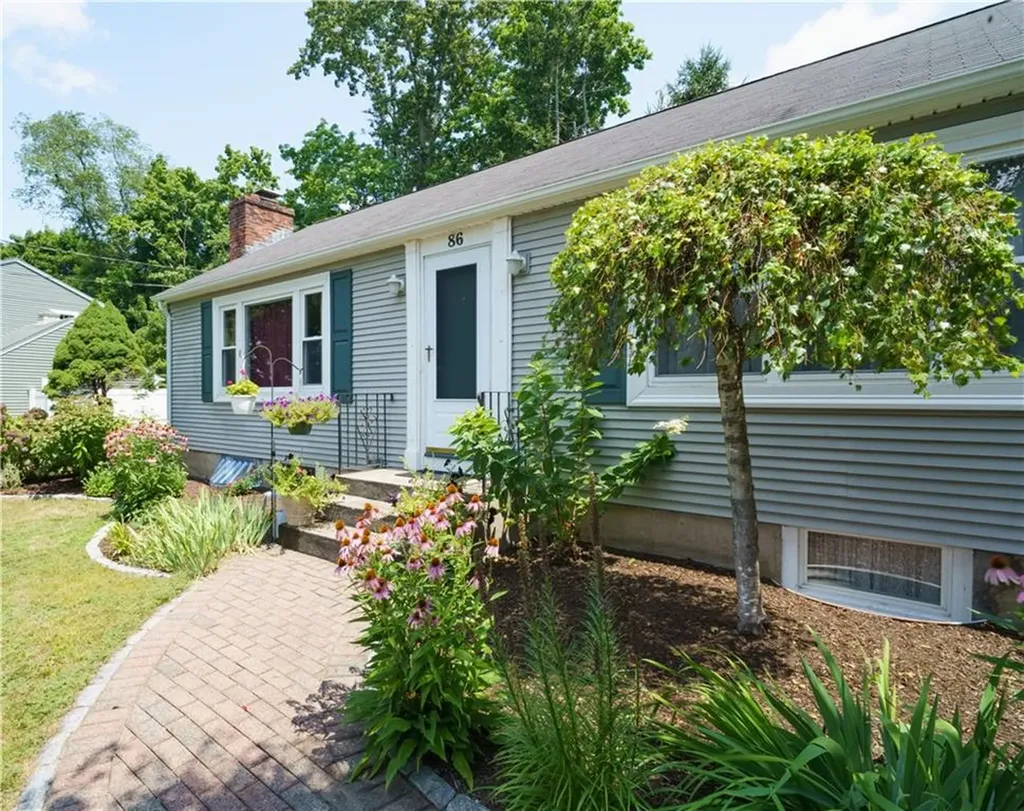 86 Carlton Avenue Warwick RI 02889