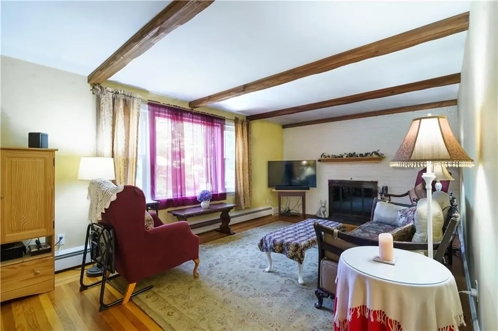 86 Carlton Avenue Warwick RI 02889