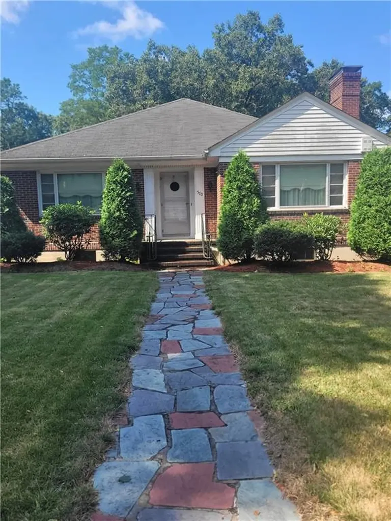 570 Harris Avenue Woonsocket RI 02895