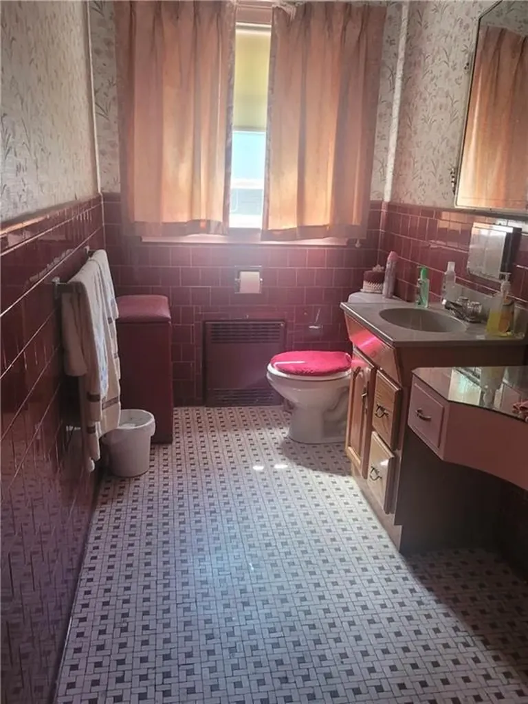 570 Harris Avenue Woonsocket RI 02895