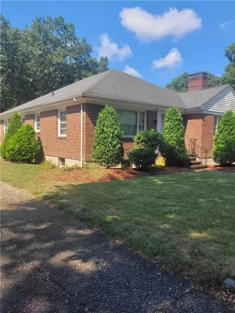 570 Harris Avenue Woonsocket RI 02895