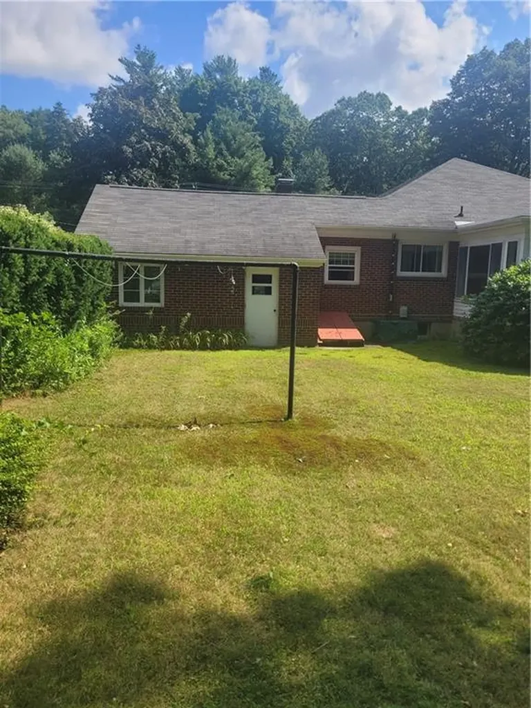 570 Harris Avenue Woonsocket RI 02895