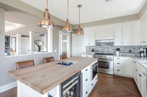 75 Stanton Avenue Narragansett RI 02882